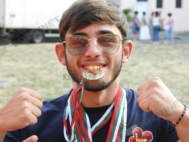   Инж.Кяшиф Кяшиф подари на кърджалийци голям концерт на звездата Силвия Кацарова