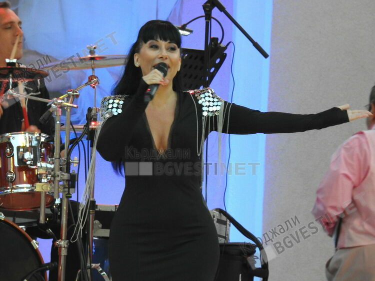   Инж.Кяшиф Кяшиф подари на кърджалийци голям концерт на звездата Силвия Кацарова