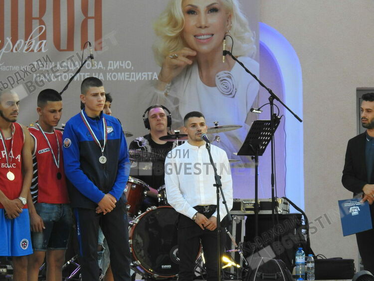   Инж.Кяшиф Кяшиф подари на кърджалийци голям концерт на звездата Силвия Кацарова