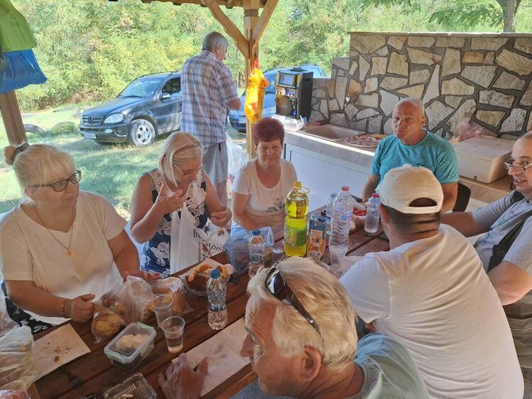 Кулинарна надпревара на хладно си спретна Клуба  на инвалидите