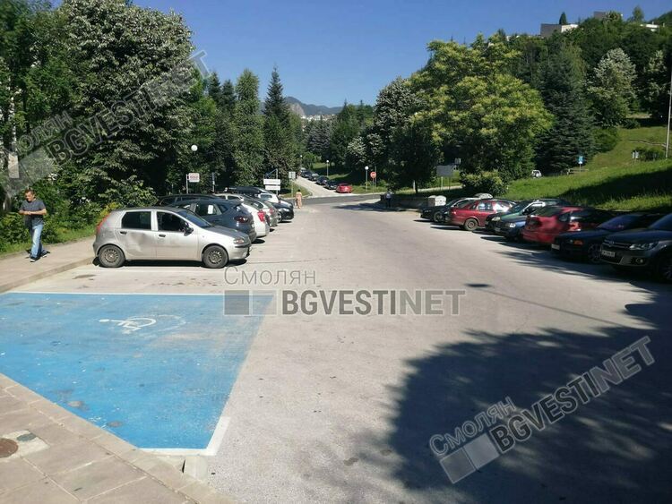 Административният съд - Смолян спря предварителното изпълнение на платеното паркиране за последните зони 