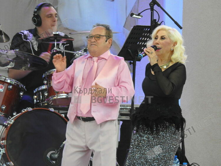   Инж.Кяшиф Кяшиф подари на кърджалийци голям концерт на звездата Силвия Кацарова