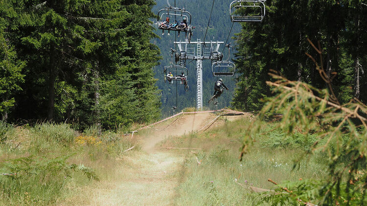 Чепеларе събра рекорден брой участници в Държавния шампионат по спускане в планинското колоездене