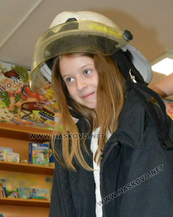 Представиха професията „пожарникар“ пред деца в хасковската библиотека