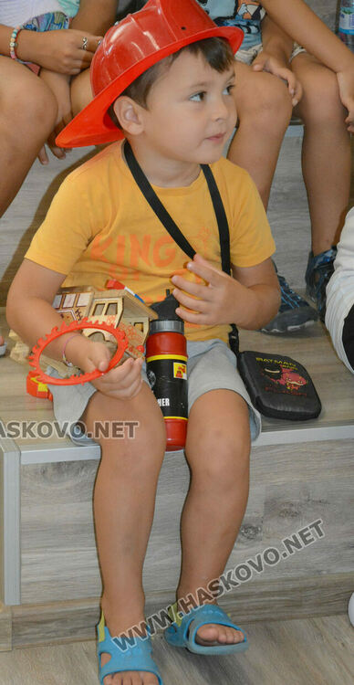 Представиха професията „пожарникар“ пред деца в хасковската библиотека