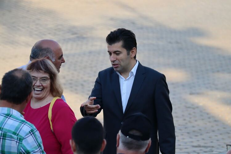 Кирил Петков с Цанко Карталов, който наскоро бе уволнен от поста началник на ВиК-Доспат.