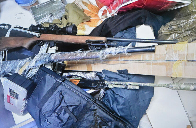 Двама са задържани с арсенал от незаконни оръжия в Димитровград, Хасково и София