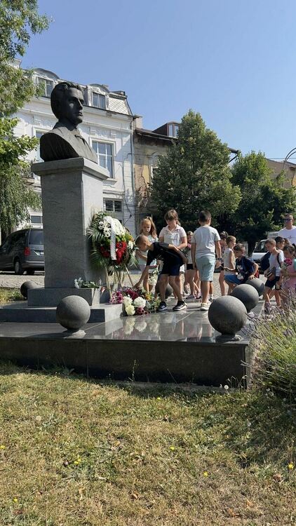 В Община Радомир тържествено бе отбелязана 187-та годишнина от рождението на Васил Левски