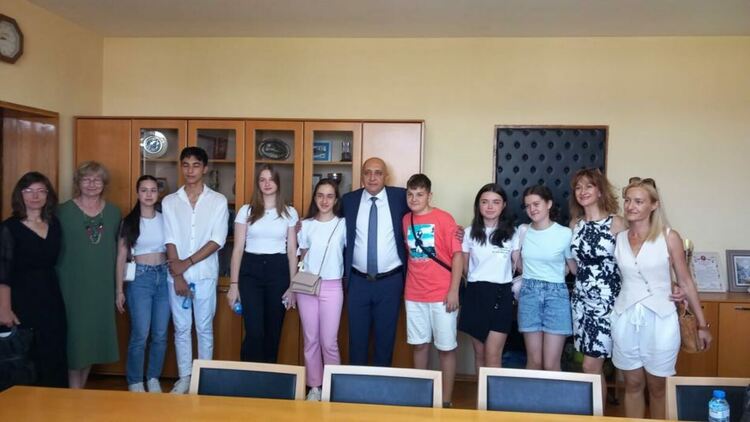 Кметът към децата от Детския струнен оркестър при Дома на културата за първото им място на фестивал в Италия: Представихте повече от достойно Кърджали