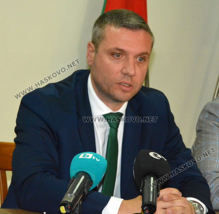 Двама са задържани с арсенал от незаконни оръжия в Димитровград, Хасково и София