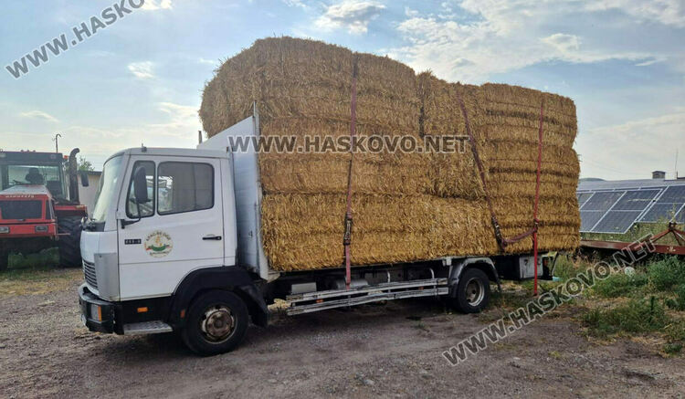 Земеделец от Хасково с подкрепа за изхранването на животни в опожареното село Равна гора