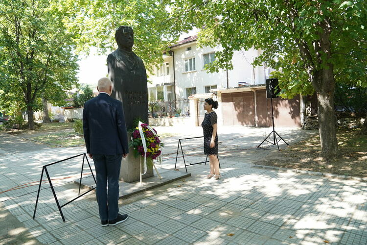 Десетки граждани честваха рождението на Апостола на свободата