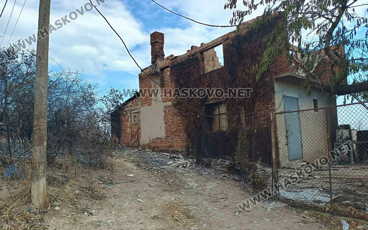 8 вили, ферма с 200 овце и 6 складови конструкции са изгорели при пожара край Харманли