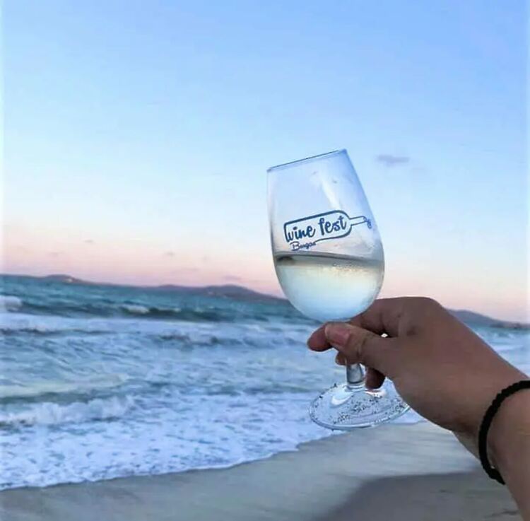 В Бургас се открива тридневен фестивал на виното и спиртните напитки