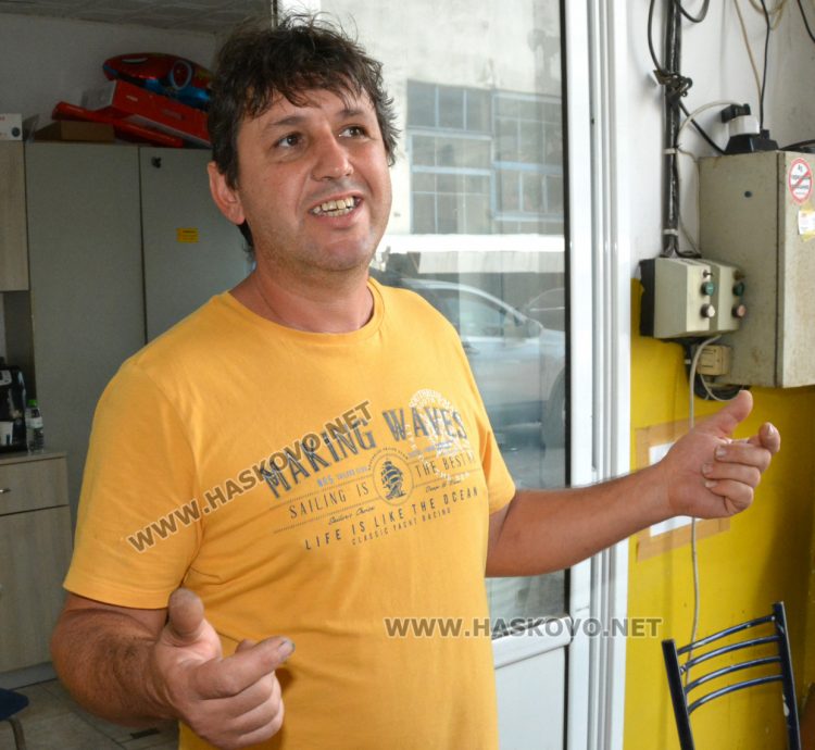 Техническите прегледи все още са със скъпите екостикери с чип