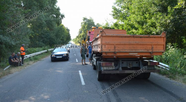 Камион на ВиК-Хасково се преобърна недалеч от Клокотница