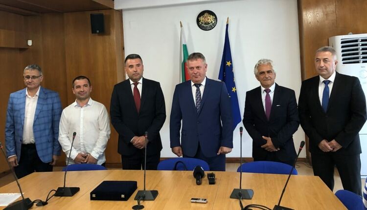 Пак ротация! Сега пък Захари Сираков сменя Румен Пехливанов от поста Областен управител.