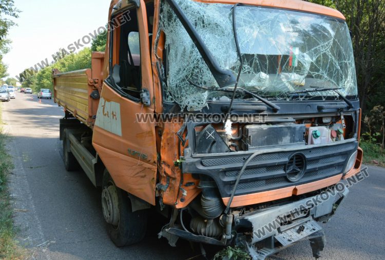 Камион на ВиК-Хасково се преобърна недалеч от Клокотница