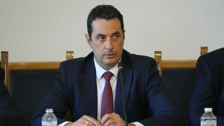 Процедурите за модернизация на железопътния транспорт не са изложени на риск, увери служебният министър Георги Гвоздейков