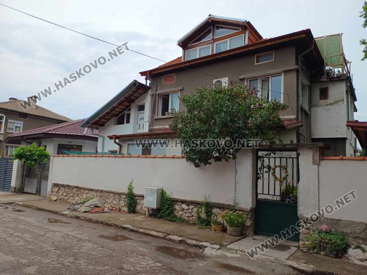 Учителят по музика от Димитровград заплашвал и полицаите преди да го арестуват