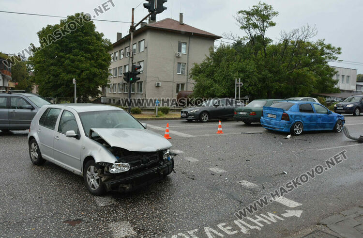 Четирима пострадаха при три катастрофи в и около Хасково