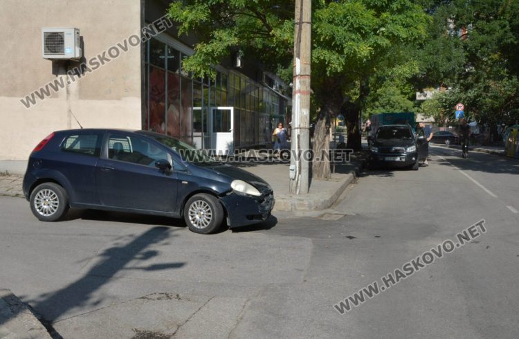 Две дами се удариха на кръстовището на улиците „Добруджа“ и „Веслец“