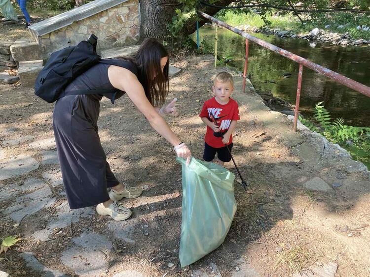 РИОСВ и общината почистиха любима зона за отдих на асеновградчани
