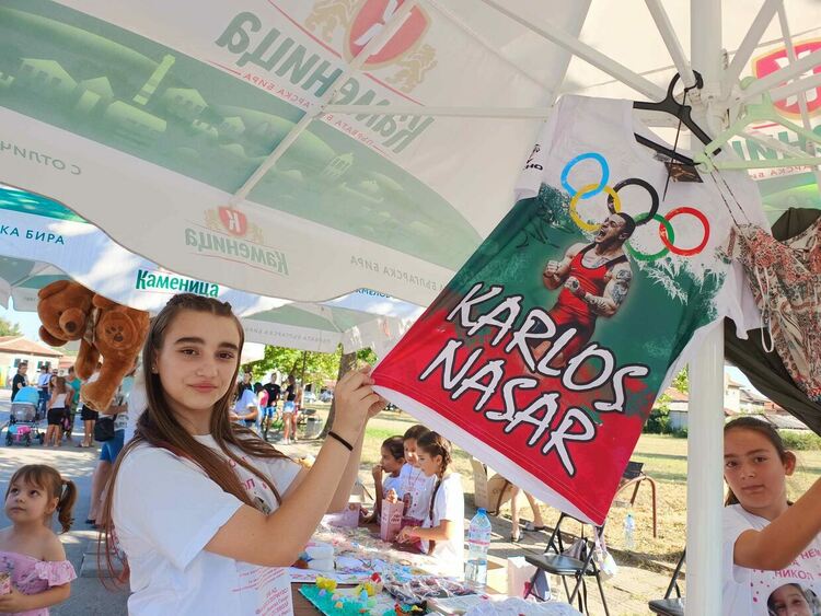 Благотворителен базар в подкрепа на  Никол организираха  в кв. " Болярово" 