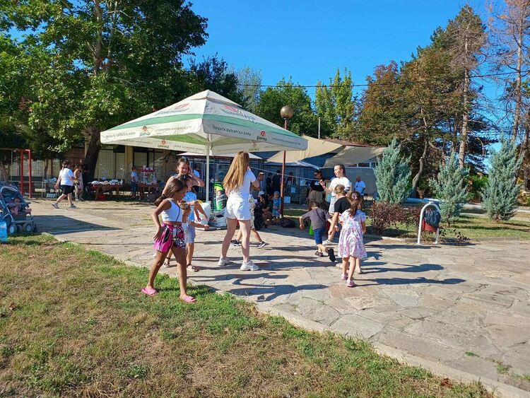 Благотворителен базар в подкрепа на  Никол организираха  в кв. " Болярово" 