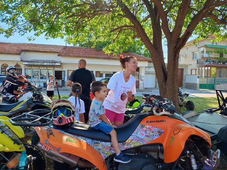 Благотворителен базар в подкрепа на  Никол организираха  в кв. " Болярово" 