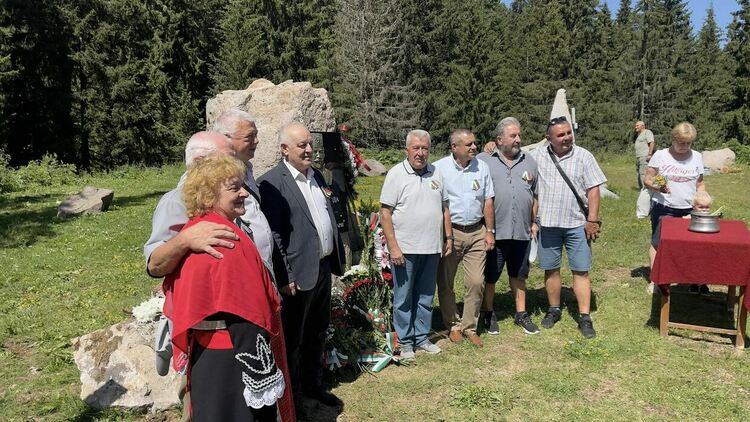 Днес откриват  балереф на капитан Петко войвода, плочата е изцяло от дарения на хора от с.Стойките