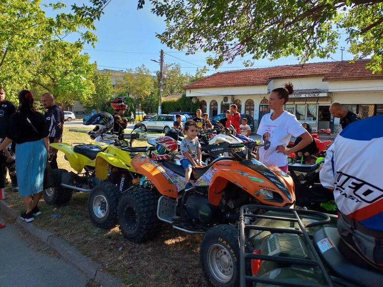 Благотворителен базар в подкрепа на  Никол организираха  в кв. " Болярово" 