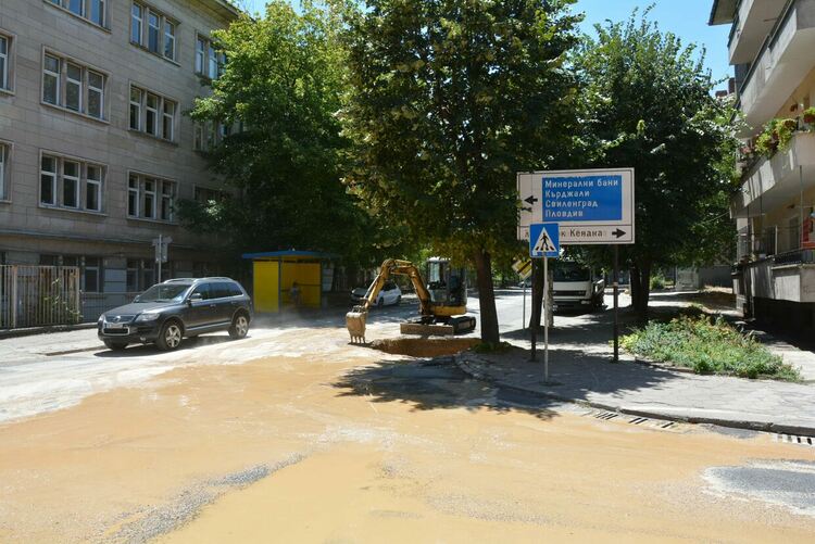 Поредна ВиК авария до СУ "В. Левски"