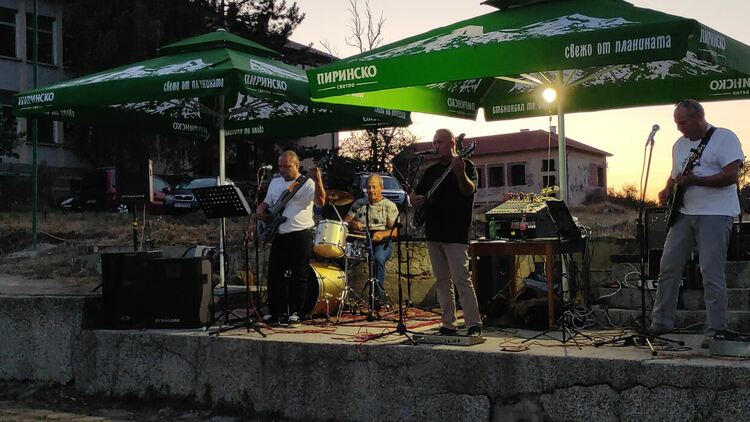 Стотици любители на българската музика се събраха на концерт в Царева поляна