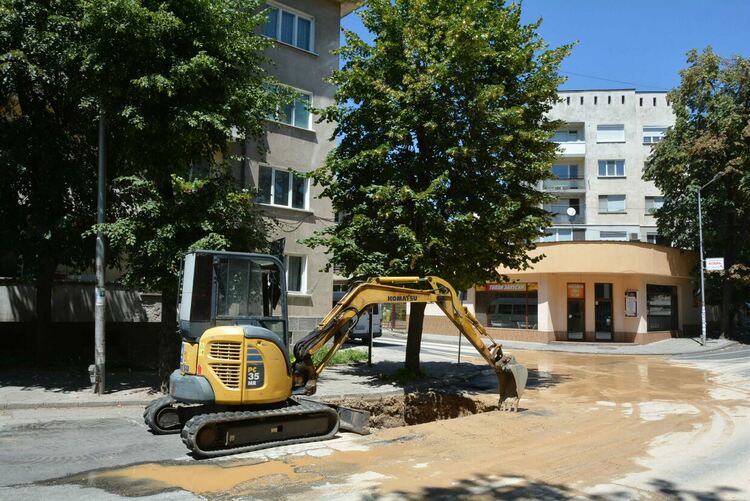 Поредна ВиК авария до СУ "В. Левски"