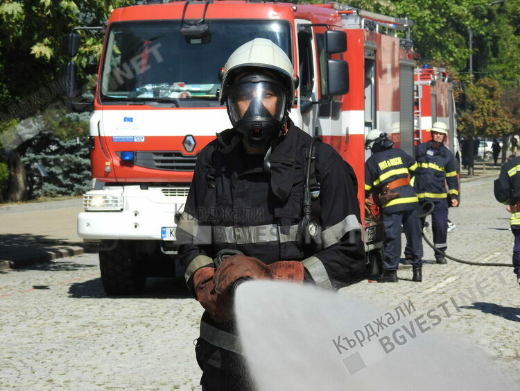 Четири пожара гасиха през уикенда в областта огнеборците ни,няма материални загуби