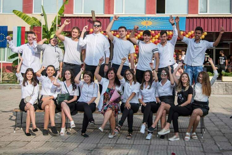 Красимира Хубинова на 60: „Знанието трябва да стане потребност и средство да успееш в живота“