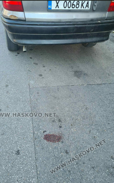 Водач на „Опел“ блъсна пешеходка до Първа поликлиника при маневра на заден ход