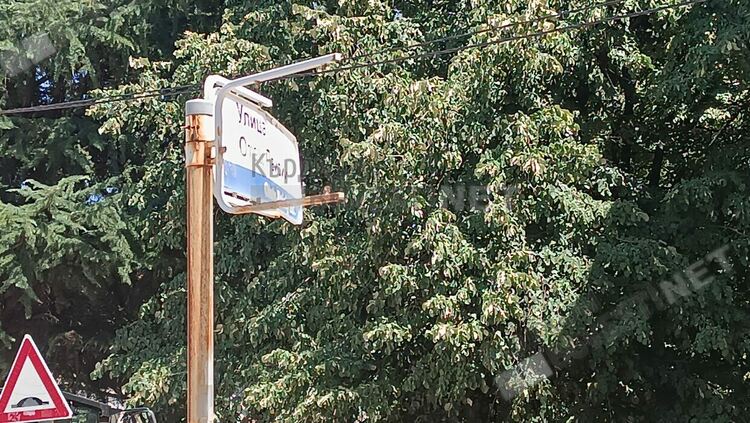 Вандали посягат на указателните табели в Кърджали,всичко им пречи