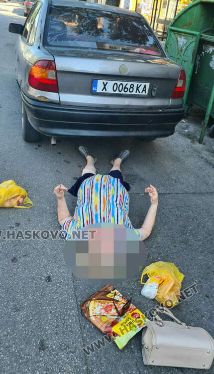 Водач на „Опел“ блъсна пешеходка до Първа поликлиника при маневра на заден ход