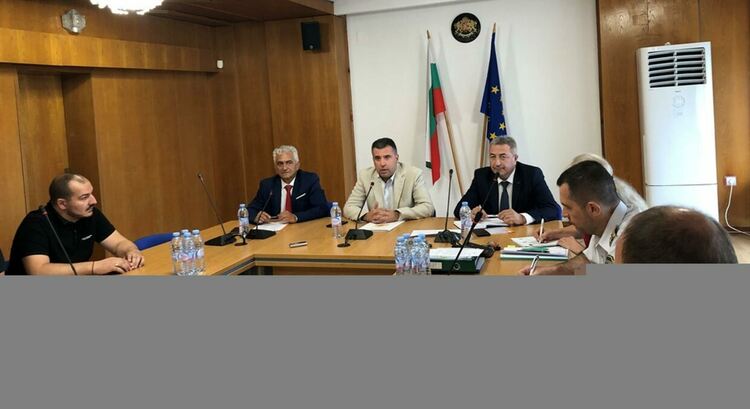 Нищиха готовността за действие при пожари на среща при областния управител Захари Сираков