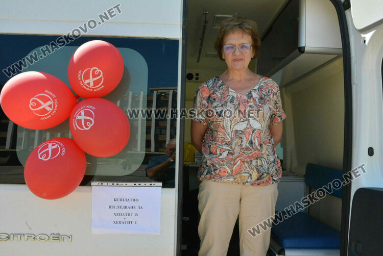 Мобилна лаборатория изследва безплатно за хепатит в Хасково