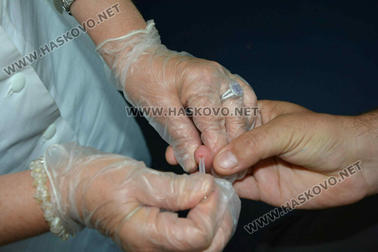 Мобилна лаборатория изследва безплатно за хепатит в Хасково