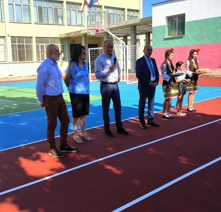 Откриха официално новата спортна площадка в ОУ "Ангел Кънчев"
