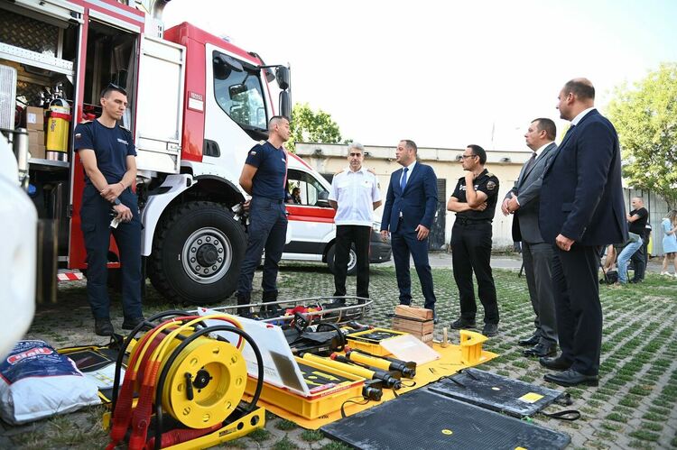 Хасковската противопожарна служба с нов автомобил