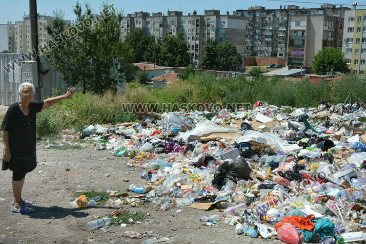 Жители на кв. „Република“ пропищяха от незаконно сметище