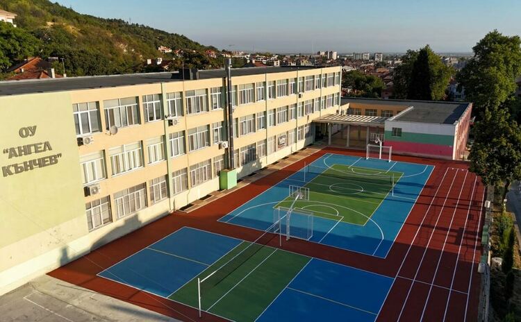 Откриха официално новата спортна площадка в ОУ "Ангел Кънчев"