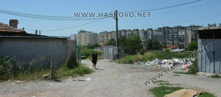 Жители на кв. „Република“ пропищяха от незаконно сметище