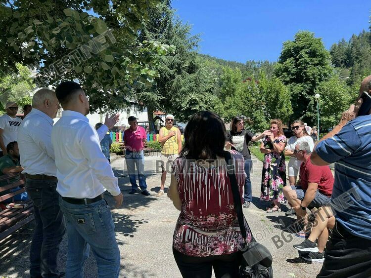 В Смилян отмениха ефективния протест! Започна изграждането на тротоари край опасния участък