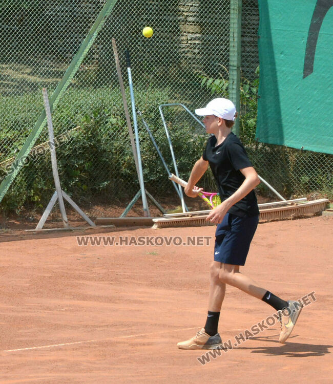 Започна основната схема на „Тенис Европа – Хасково Къп до 14 години“